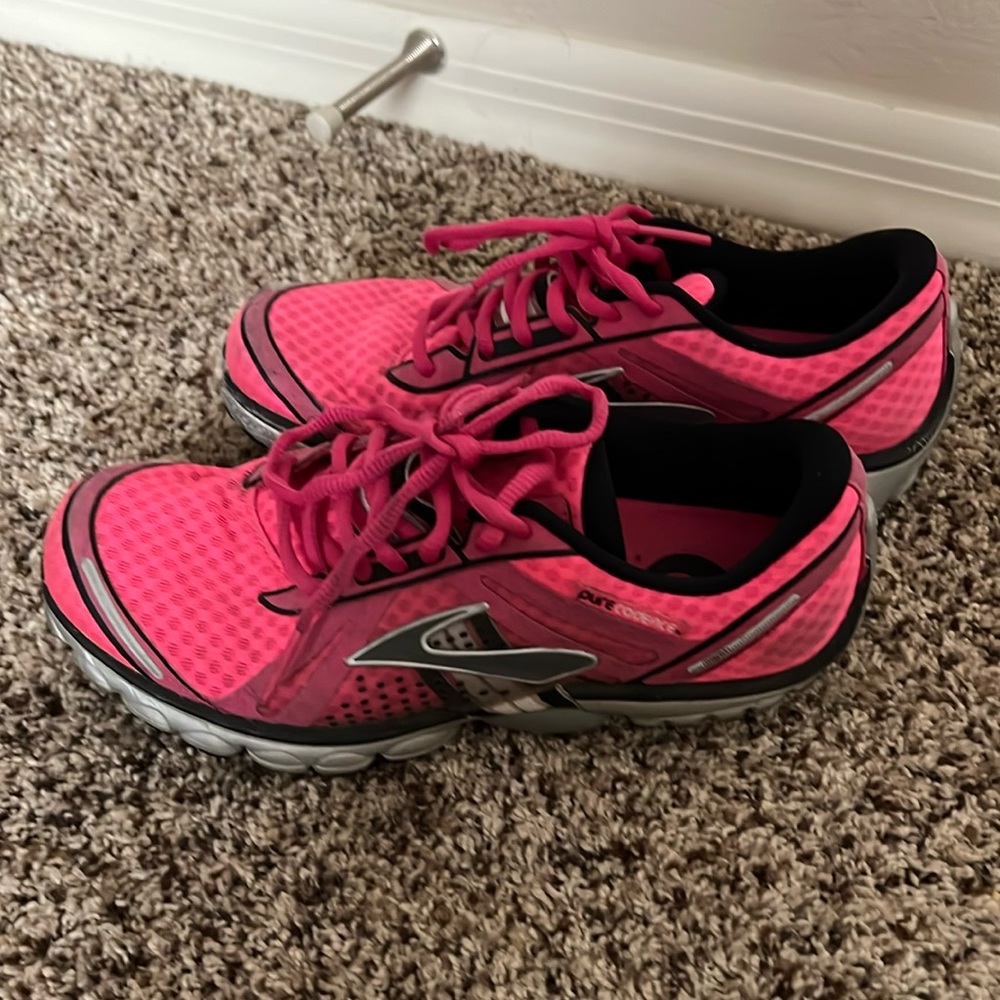 Women’s brooks pure cadence running shoes, size 8.5